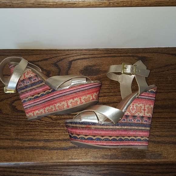 Gold with Multi color Wedges - Picture 2 of 8